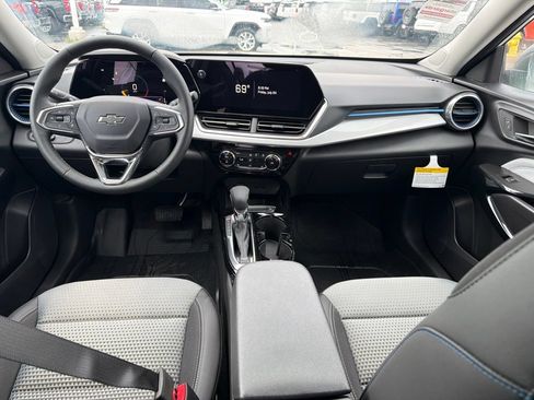 New 2026 Chevrolet Trax LT w/ Midnight Edition FWD image 16
