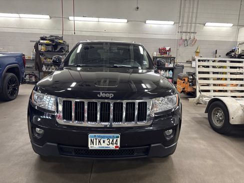Used 2011 Jeep Grand Cherokee Laredo AWD/4WD image 2
