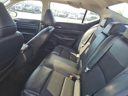 Used 2021 Nissan Altima 2.5 SR w/ SR Premium Package FWD image 10
