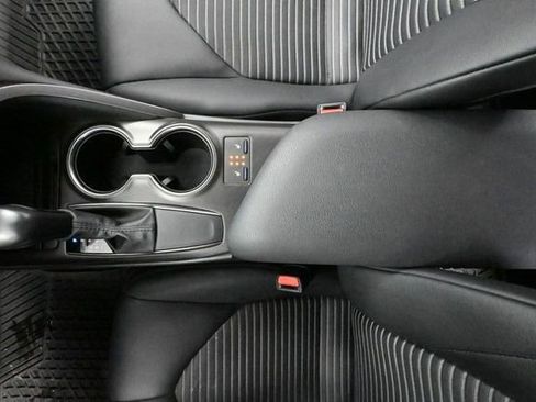 Used 2024 Toyota Camry SE image 31