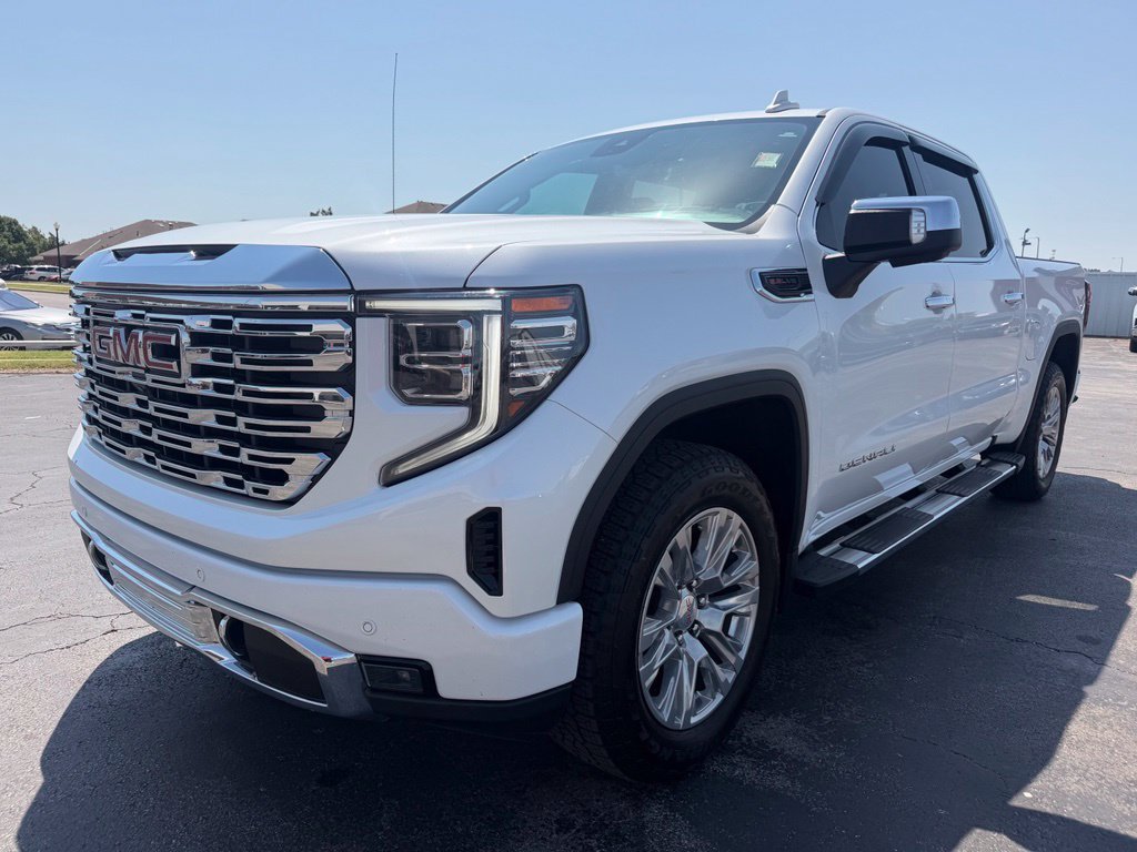Used 2023 GMC Sierra 1500 Denali w/ Technology Package AWD/4WD image 10
