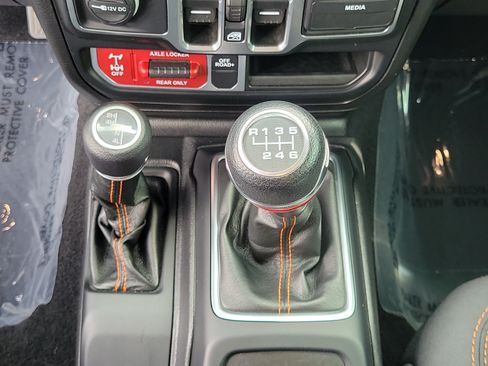 Used 2021 Jeep Gladiator Mojave w/ Cold Weather Group AWD/4WD image 29