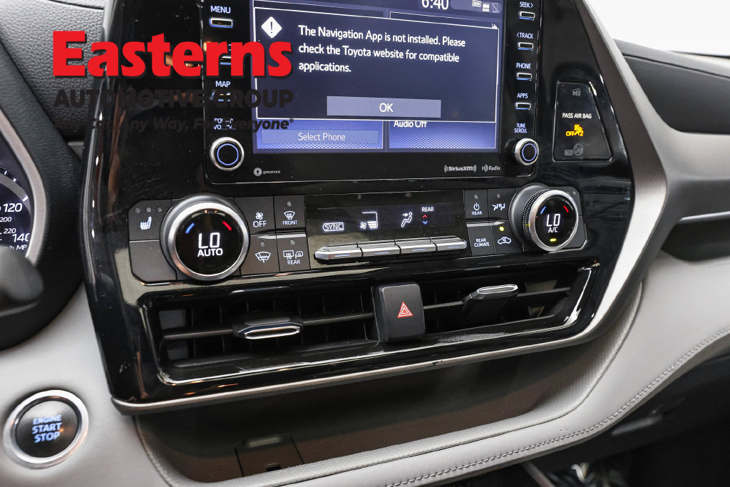 Used 2021 Toyota Highlander XLE FWD image 23