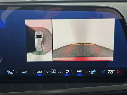 Used 2025 Chevrolet Traverse LT w/ Driver Confidence Package image 28