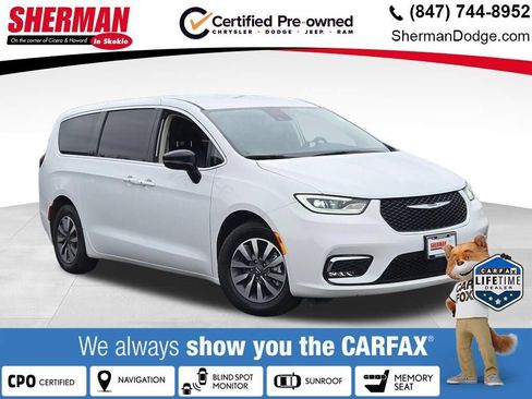 Certified 2024 Chrysler Pacifica Limited FWD image 1