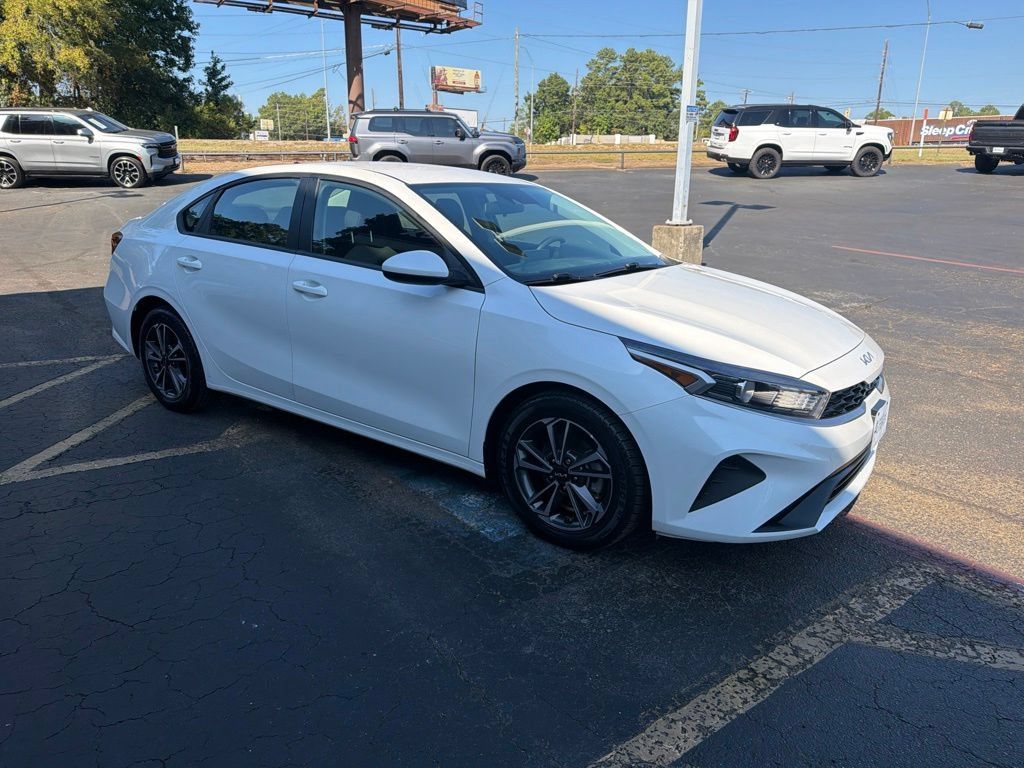 Used 2024 Kia Forte LXS FWD image 4