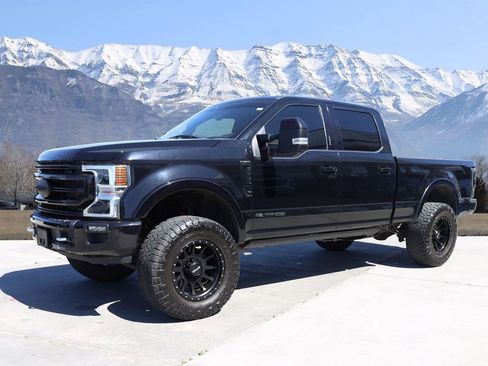 Used 2022 Ford F350 Platinum w/ Tremor Off-Road Package AWD/4WD image 2