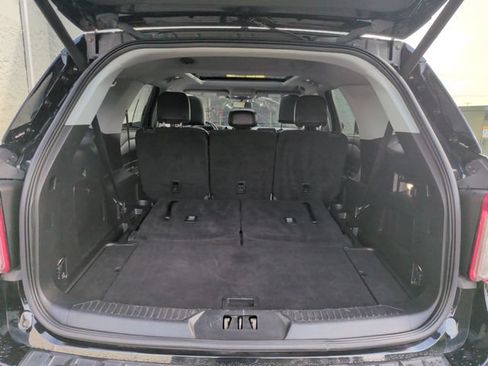 Used 2022 Ford Explorer XLT w/ Equipment Group 202A AWD/4WD image 29