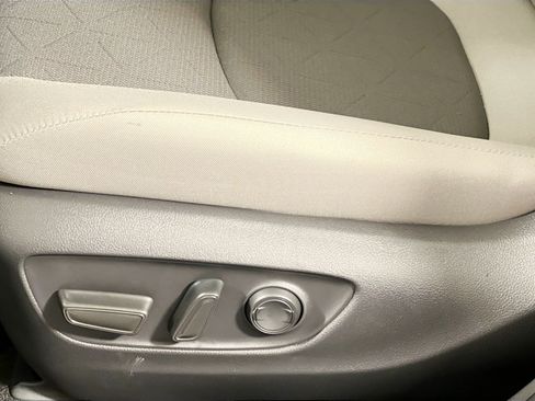 Used 2025 Toyota RAV4 XLE FWD image 15