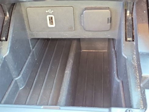 Used 2017 Ford Explorer XLT w/ Equipment Group 202A image 31