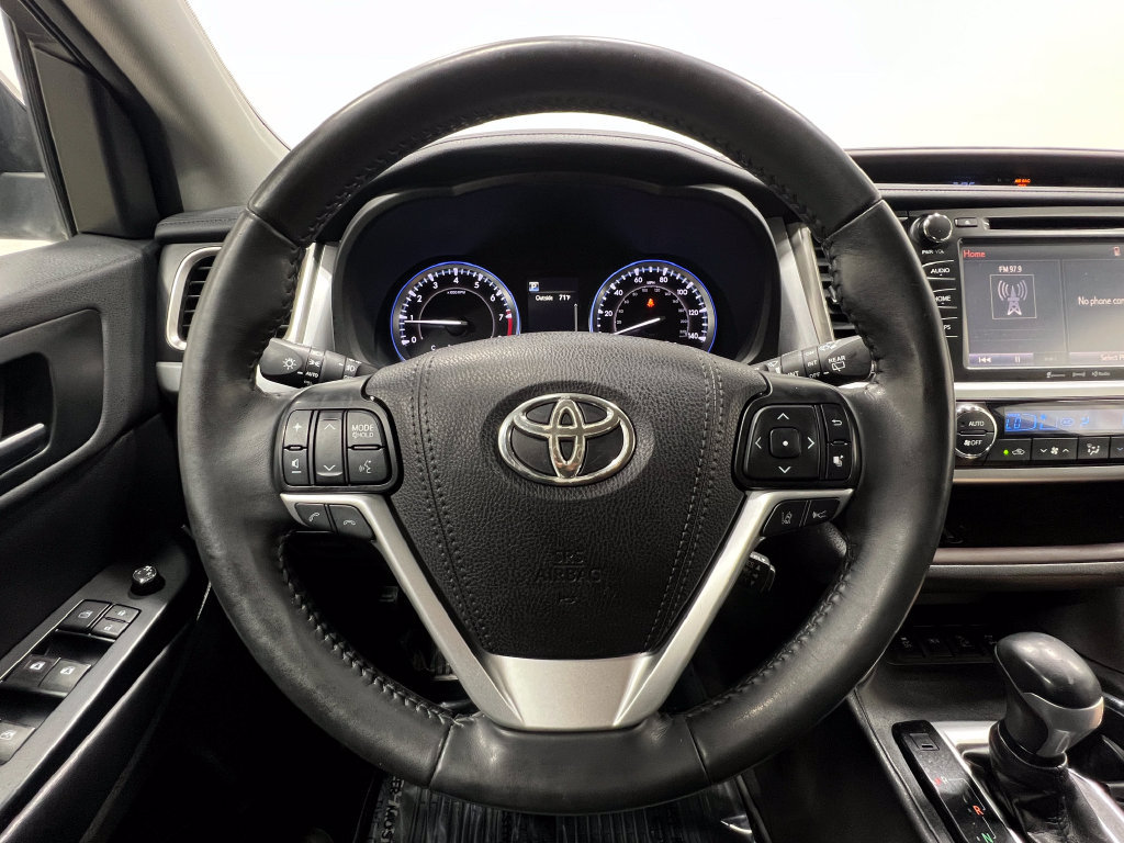 Used 2019 Toyota Highlander XLE AWD/4WD image 23