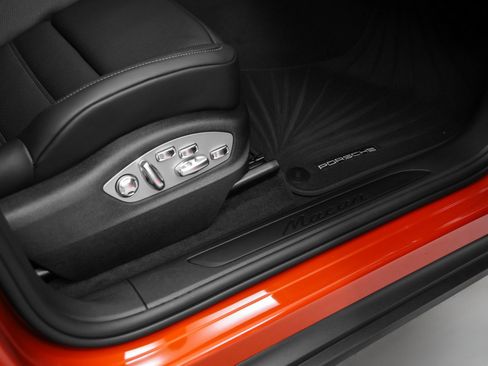 Certified 2025 Porsche Macan image 19