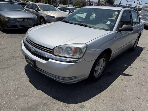 Used 2005 Chevrolet Malibu LS w/ Preferred Equipment Group FWD image 2