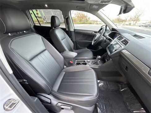 Used 2022 Volkswagen Tiguan SE image 21