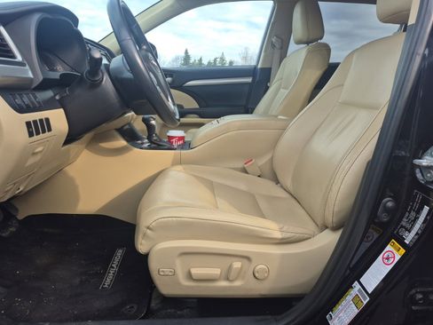 Used 2019 Toyota Highlander XLE AWD/4WD image 8