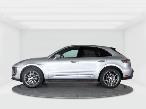 Used 2025 Porsche Macan image 2