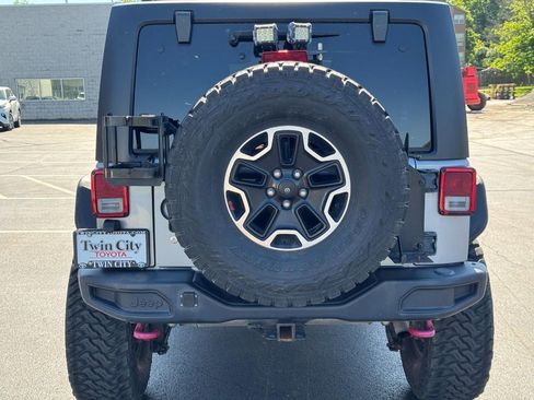 Used 2015 Jeep Wrangler Unlimited Rubicon AWD/4WD image 4