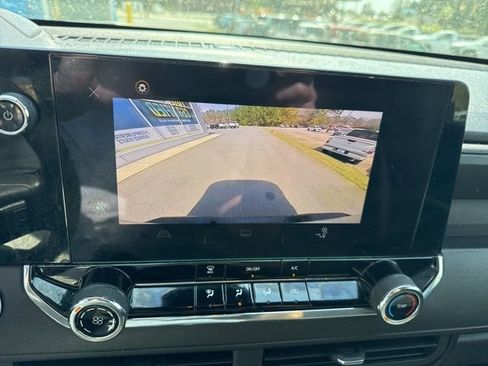 Used 2023 Chevrolet Colorado W/T image 17