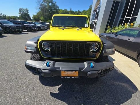 Used 2024 Jeep Wrangler Unlimited AWD/4WD image 2