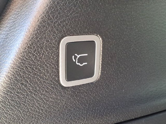 New 2026 Chrysler Pacifica Select AWD/4WD image 15