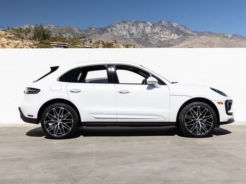 Certified 2026 Porsche Macan AWD/4WD image 8