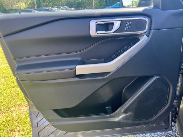 Used 2023 Ford Explorer XLT w/ Equipment Group 202A AWD/4WD image 9