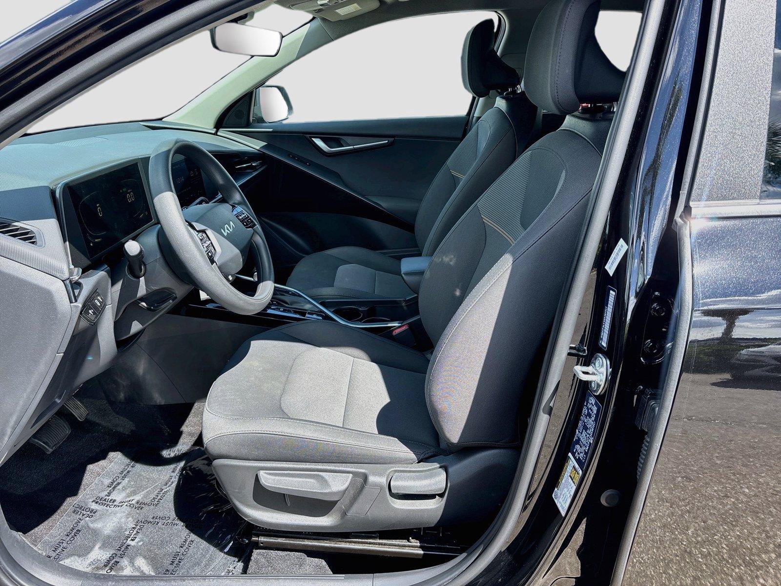 Used 2025 Kia Niro LX FWD image 19