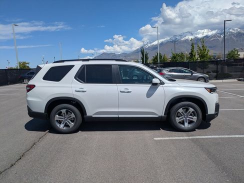 New 2026 Honda Pilot Elite image 2