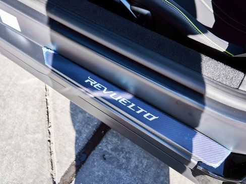 Used 2025 Lamborghini Revuelto image 42