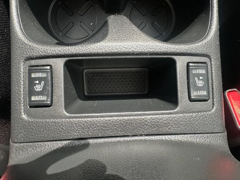 Used 2017 Nissan Rogue SV AWD/4WD image 32