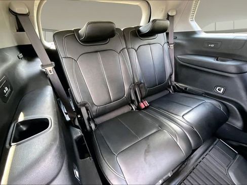 Used 2023 Jeep Grand Cherokee L Limited AWD/4WD image 23