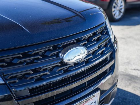 Used 2019 Ford Explorer XLT AWD/4WD image 3