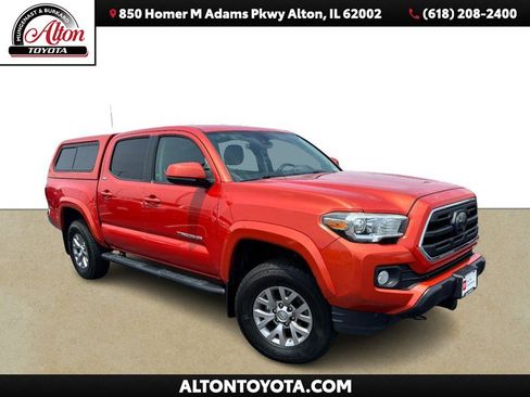 Used 2018 Toyota Tacoma SR5 AWD/4WD image 1