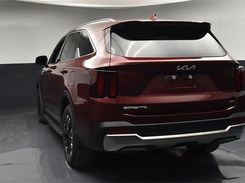 Certified 2025 Kia Sorento S image 6