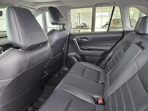 Used 2021 Toyota RAV4 XLE Premium AWD/4WD image 9