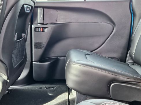 New 2026 Chrysler Pacifica Select image 20