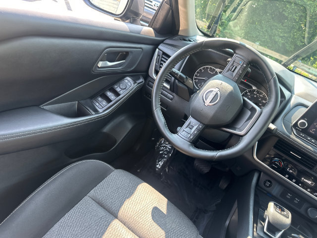 Used 2025 Nissan Rogue SV AWD/4WD image 19