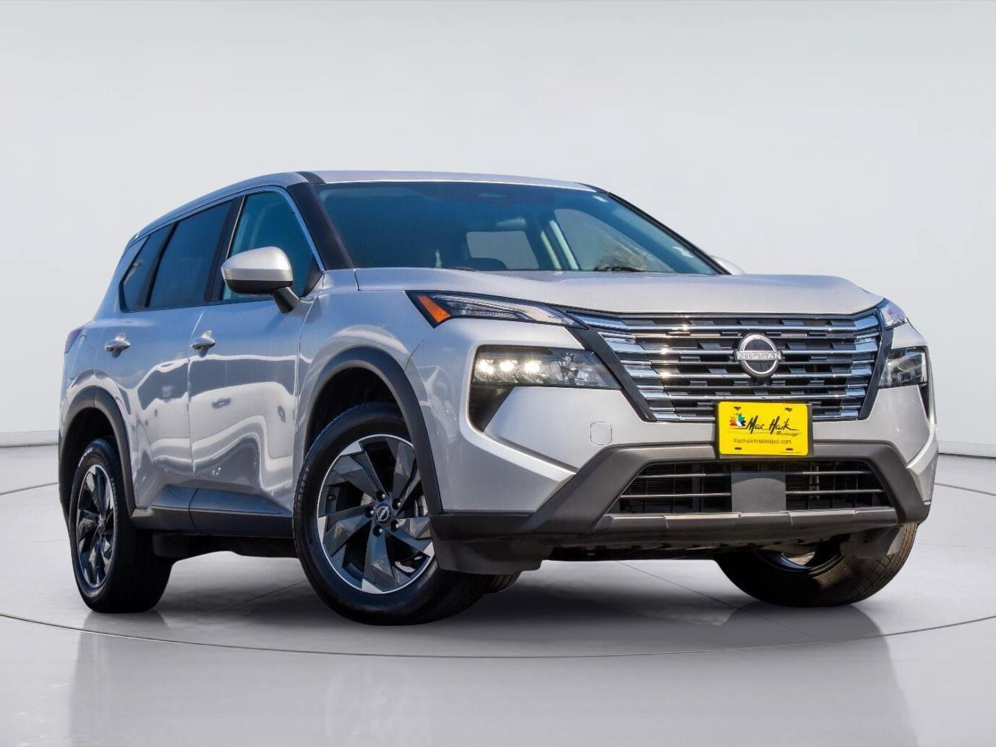 Used 2024 Nissan Rogue SV AWD/4WD image 2