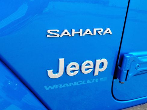 Used 2023 Jeep Wrangler Unlimited Sahara w/ Safety Group AWD/4WD image 9