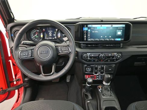 Used 2024 Jeep Wrangler Unlimited Rubicon 4xe AWD/4WD image 16