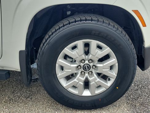 Used 2022 Nissan Frontier SV w/ Technology Package RWD image 12