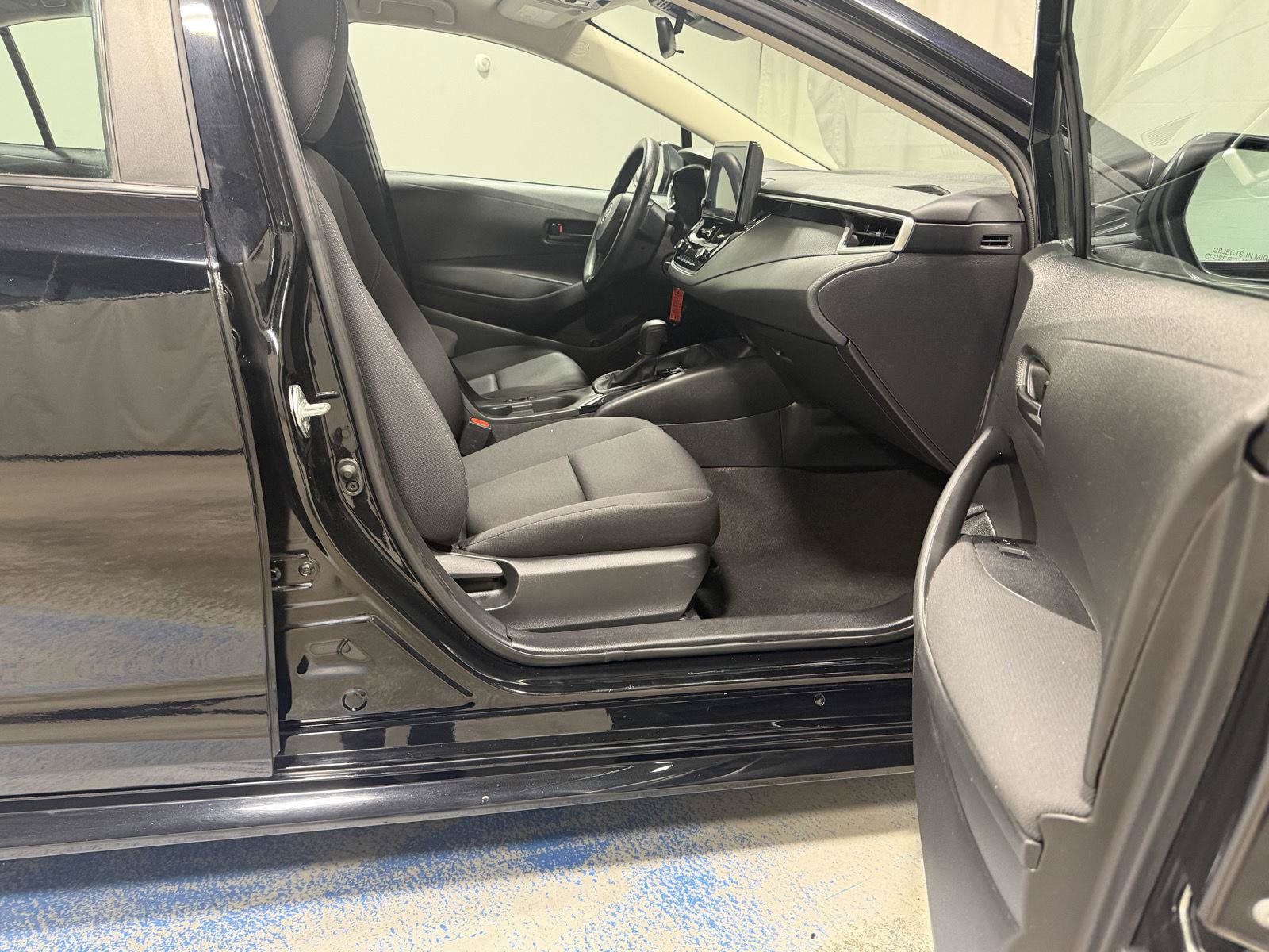 Used 2023 Toyota Corolla LE FWD image 28