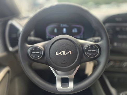 Used 2024 Kia Soul LX FWD image 12
