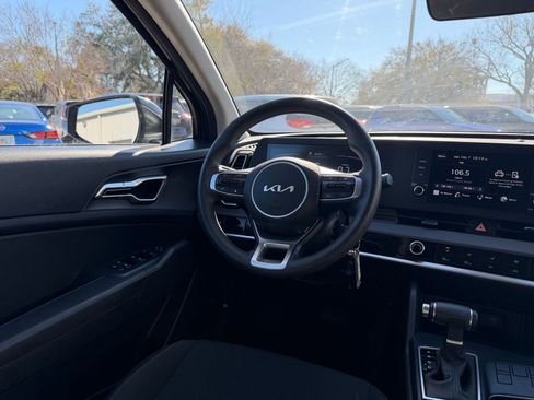 Used 2025 Kia Sportage LX image 33