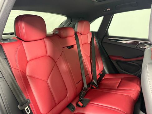 Certified 2026 Porsche Macan AWD/4WD image 18