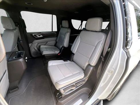 Used 2022 GMC Yukon XL SLT w/ SLT Luxury Package RWD image 28