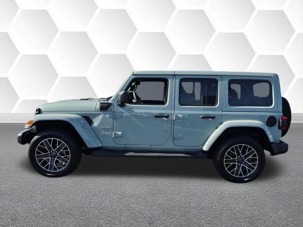 Used 2023 Jeep Wrangler Unlimited Sahara w/ Cold Weather Group AWD/4WD image 6