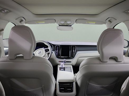 Certified 2025 Volvo XC60 B5 Ultra w/ Climate Package image 24