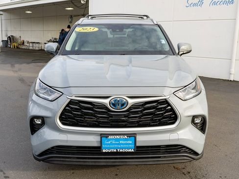 Used 2023 Toyota Highlander Bronze Edition image 4