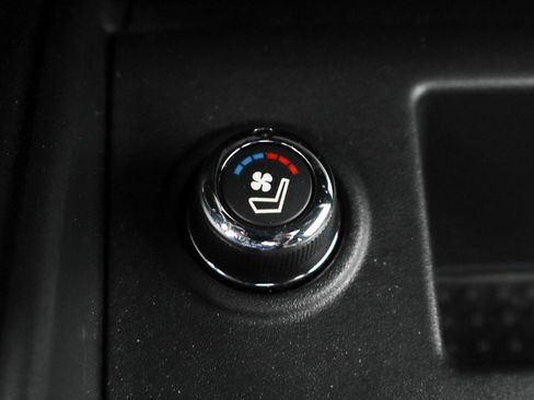 Used 2021 Nissan Titan PRO-4X w/ Pro-4x Convenience Package image 41